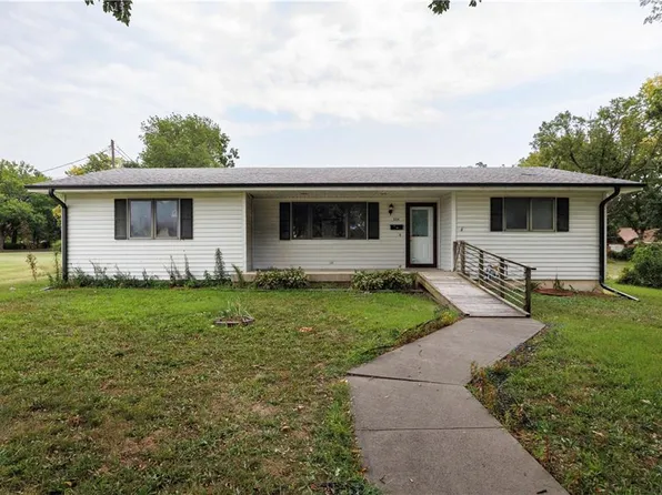 324 N 8th St, Fredonia, KS 66736