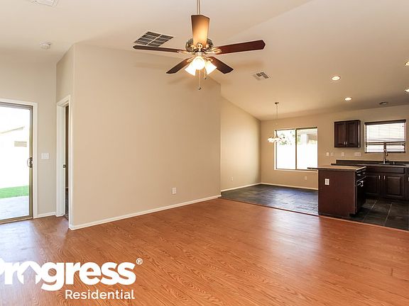 3rd image of 374 E Leslie Ave