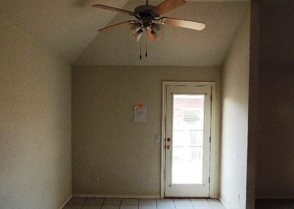 4th image of 912 SW 38th St