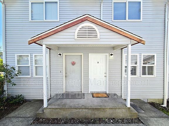 3rd image of 3208 Hoyt Ave #5