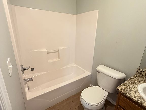 5th image of 1835 W Macarthur St #104