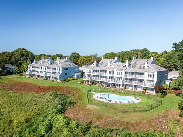 152 Crompton Ave APT 17, East Greenwich, RI 02818