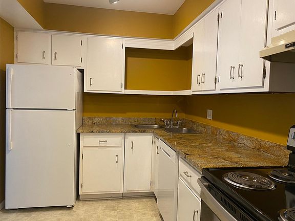 4th image of 3901 Whitland Ave APT 23