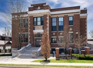 400 Park Ave #304, Newmarket, ON L3Y 1V8