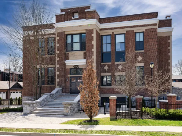 400 Park Ave #304, Newmarket, ON L3Y 1V8