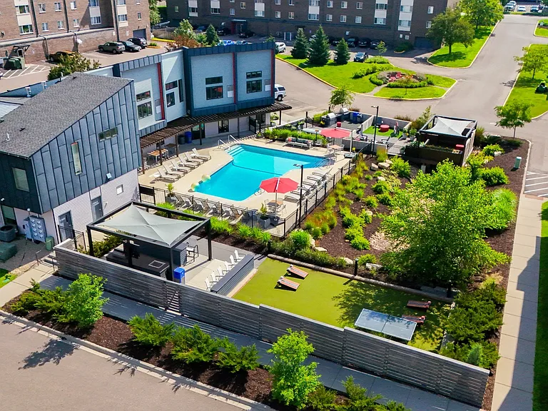 Hamline Pointe Apartments — Photo 40