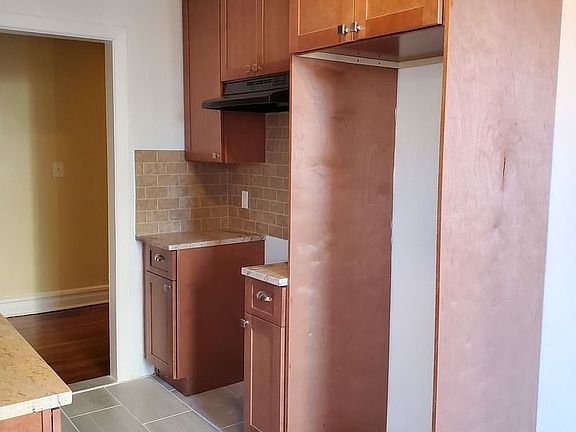 4th image of 520 Lincoln Pl APT 3F