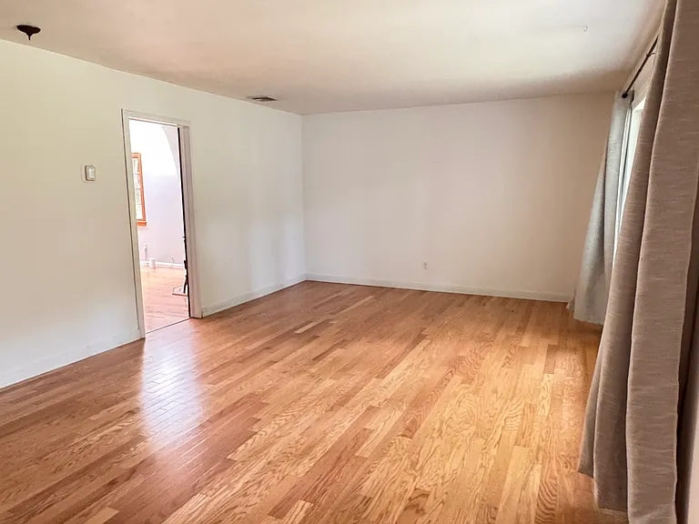 8 Midwood Rd — Photo 14