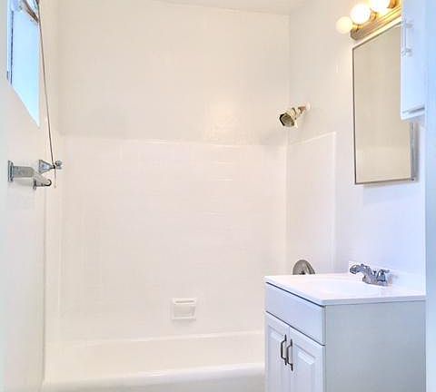 4th image of 715-719 San Fernando Pl