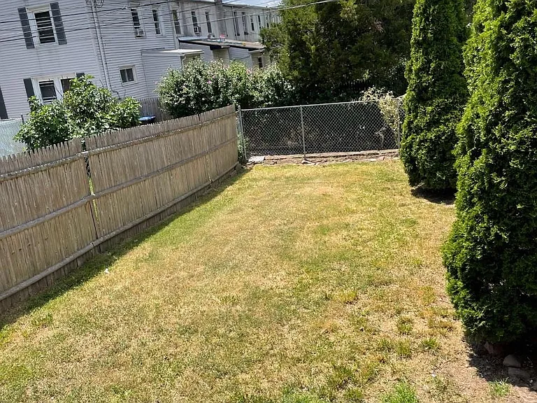 306 W Freedley St — Photo 27