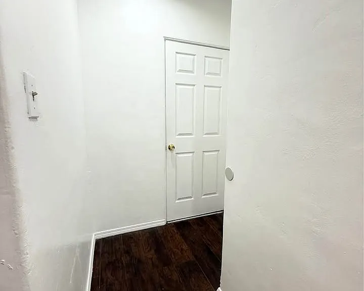 2444 Iowa Ave — Photo 17