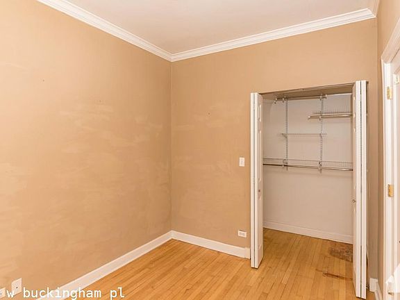 5th image of 850 W Buckingham Pl #216