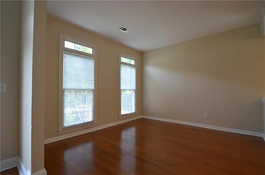 4 bed, 2.5 bath, 2865 sqft, $2,800 — Photo 4