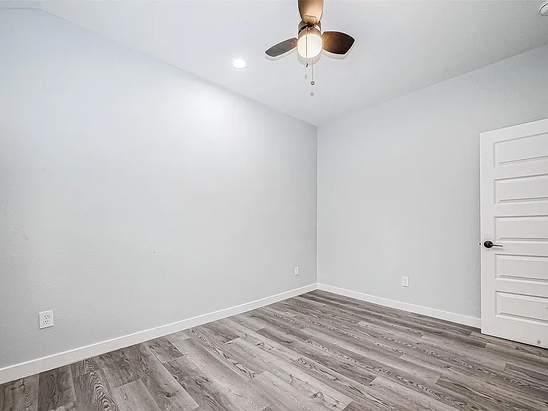 6725 Avenue K #B — Photo 28