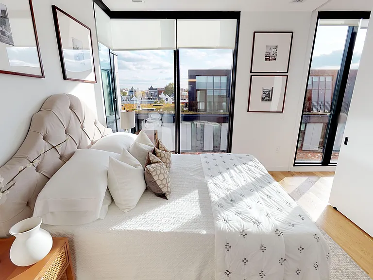 2nd bedroom