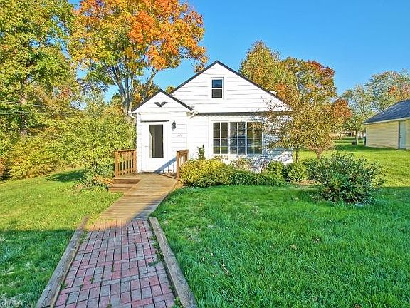 2nd image of 2827 Orchard Dr