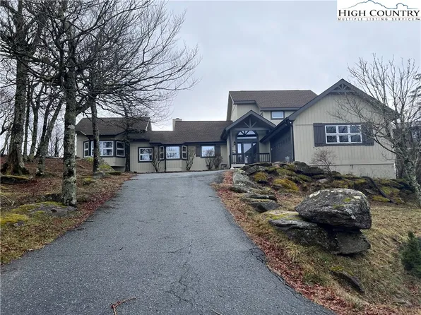 126 Oz Circle, Beech Mountain, NC 28604