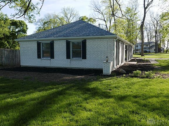 3rd image of 725 Hickory Hollow Rd