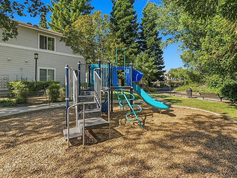 Preserve at Blue Ravine Apartments — Photo 14