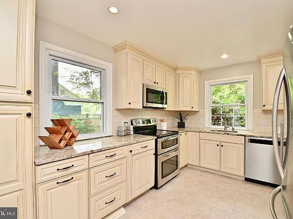 2nd image of 2415 Stirrup Ln