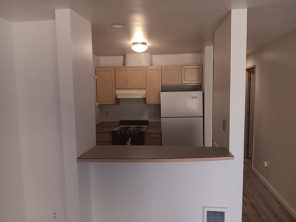 5th image of 3047 14th Ave W #C