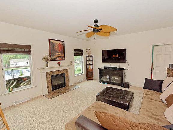 4th image of 37 Walden Cir