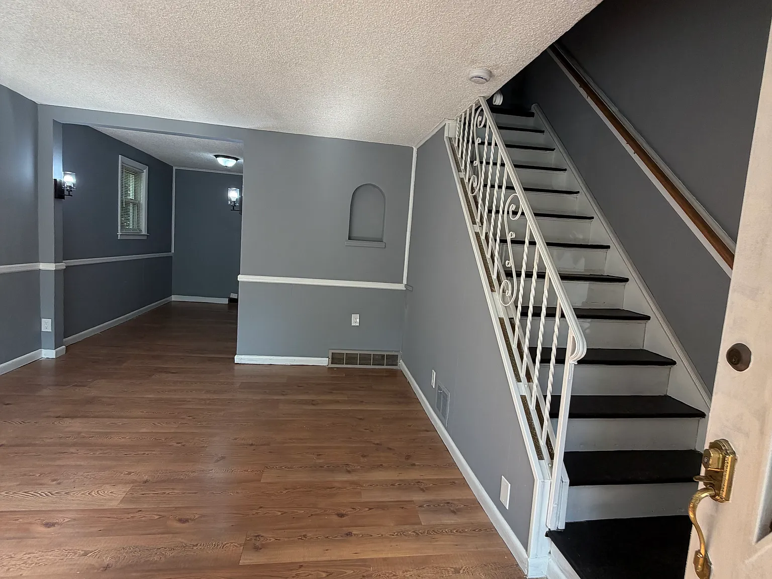 3 bed, 1072 sqft, $2,525 — Photo 3