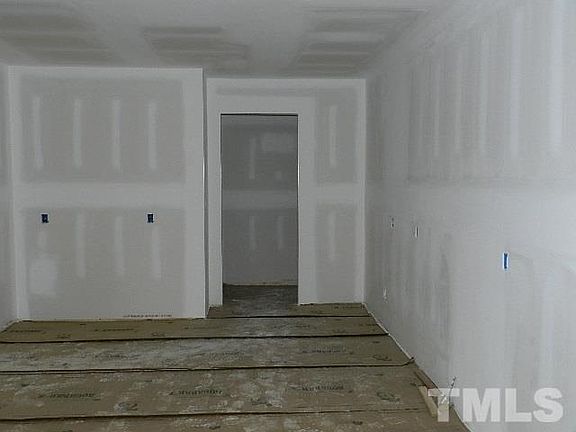 4th image of 145 Breadnut Dr