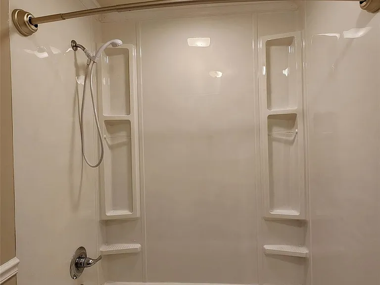 1052 Rembrandt Dr SW — Photo 9