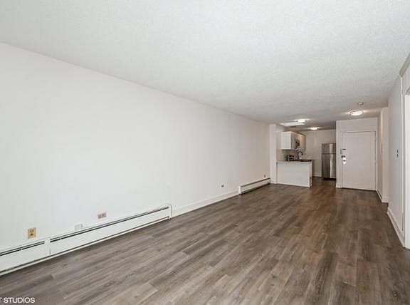 2nd image of 1356 N Dearborn St #506