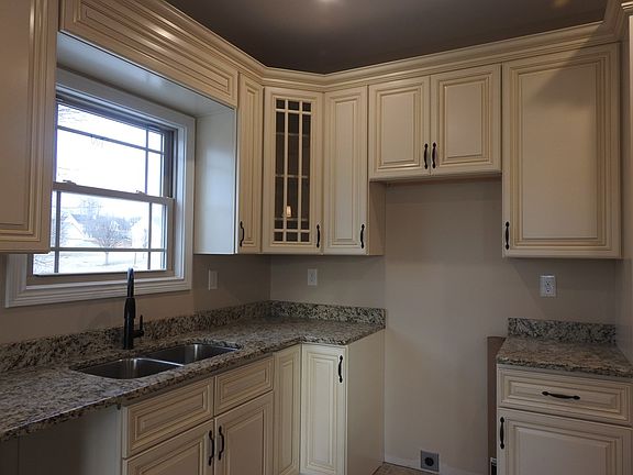 4th image of 2333 Cedarwood Dr