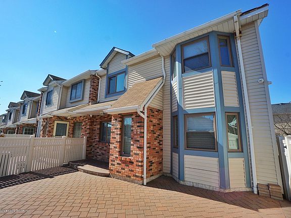 3rd image of 53 Shirra Ave