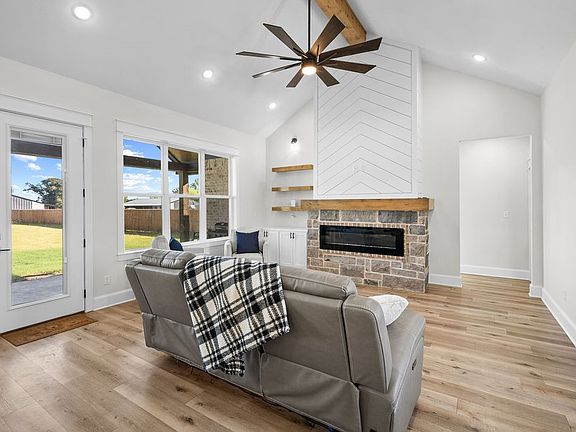 4th image of 16139 Eagle Ln
