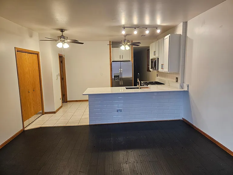 2446 W Arthington St #2 — Photo 6