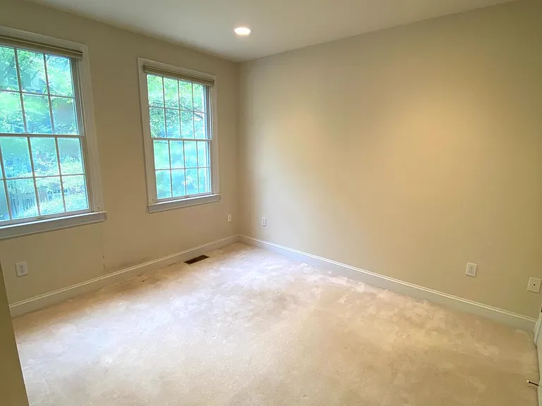 2621 Fairfax Dr — Photo 18