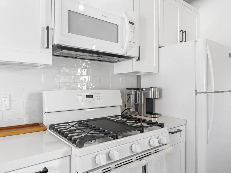 Kitchen ready to go, plenty of great markets nearby, including farmers market on Saturdays, walking distance from this home