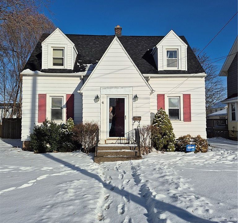1st image of 25 Ilion St