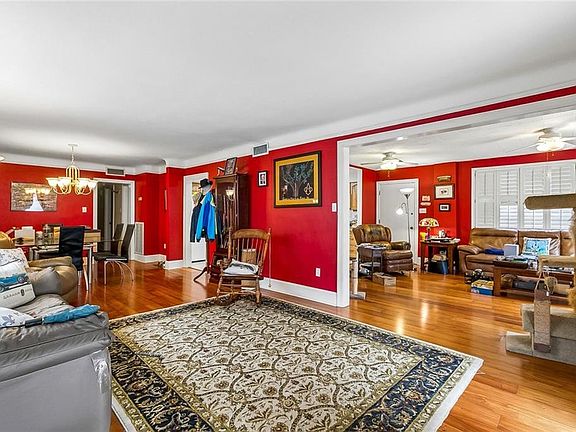 4th image of 224 Jewel St