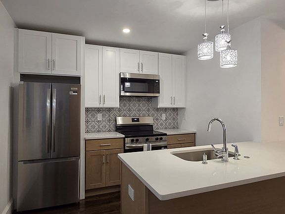 3rd image of 15 Howard St Floor 2