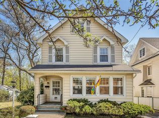 3 Floyd Pl, Great Neck, NY 11024