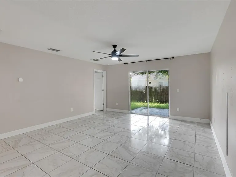810 Valnera Ct — Photo 11