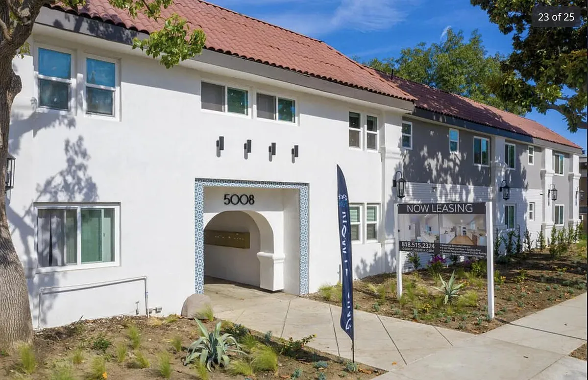 Building Photo - 5008 Hazeltine Ave #5