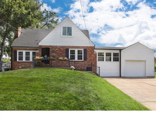 2638 High School Dr, Saint Louis, MO 63144