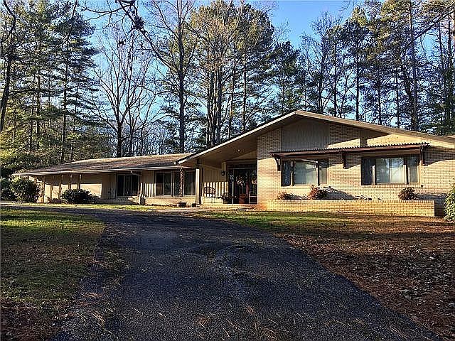 2nd image of 307 Collinwood Rd
