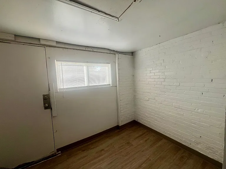 1590 N Syracuse St — Photo 19
