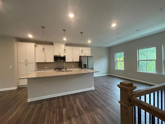 3rd image of 741 Brecklin Ln