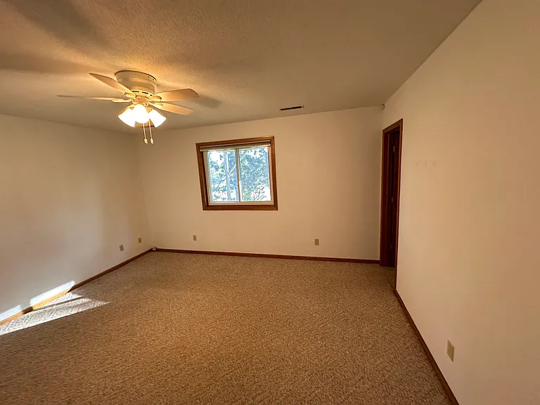 517 Bluebird Ct — Photo 6