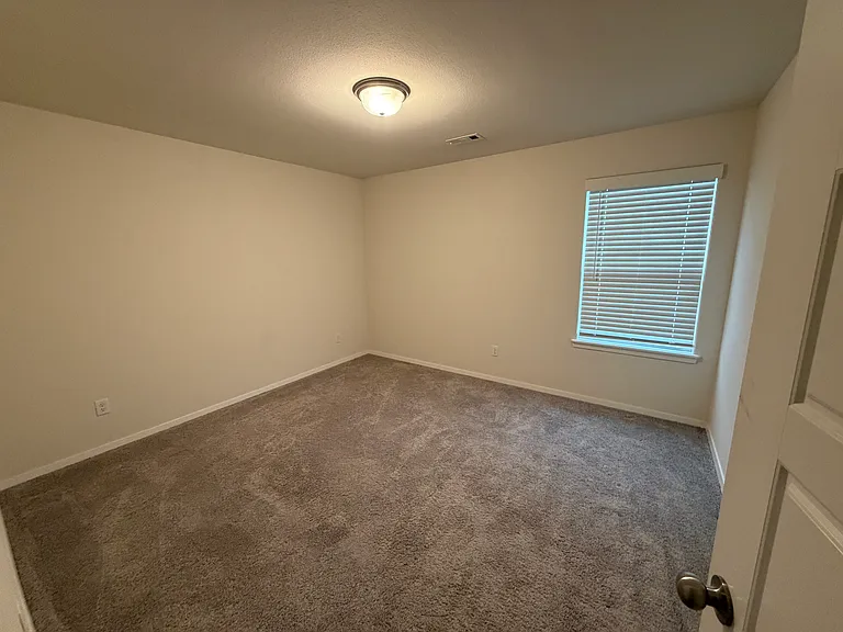 515 Ashwood St — Photo 12