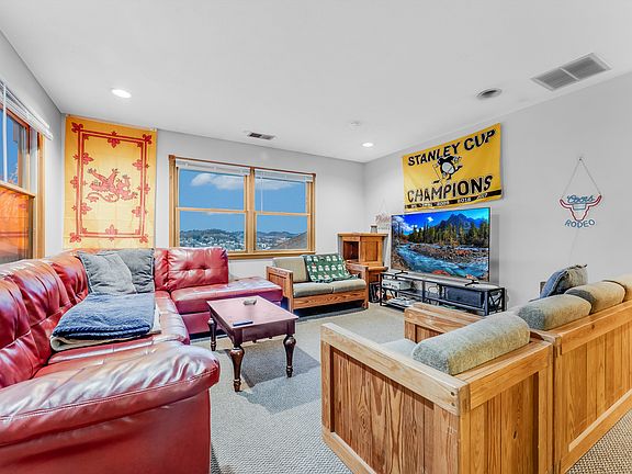 5th image of 715 Lorentz St