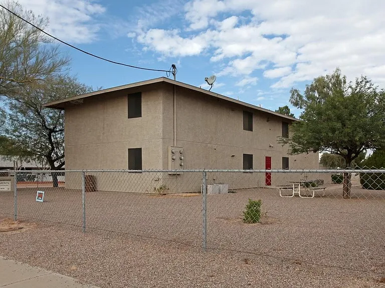 45 N Phoenix St — Photo 7